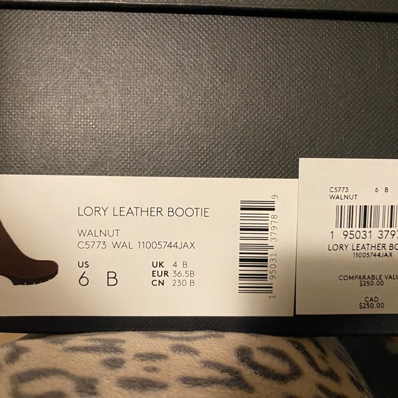 Lory Leather Bootie - Picture 5 of 6